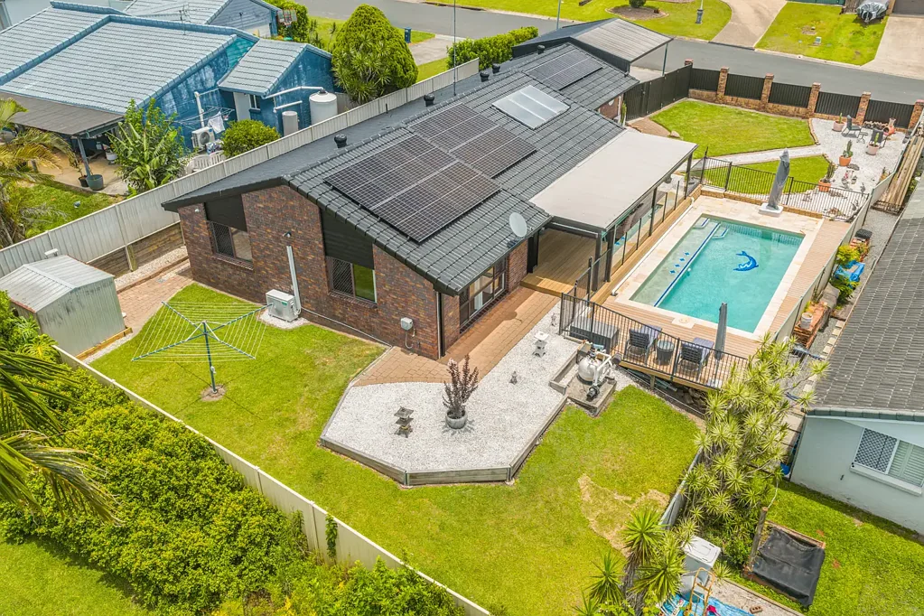 8 Bradstone Road, Carrara, QLD 4211