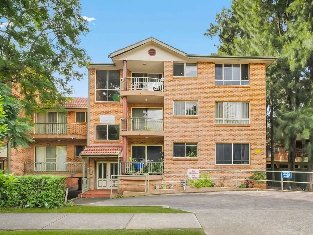 Spacious Unit in Prime Location!