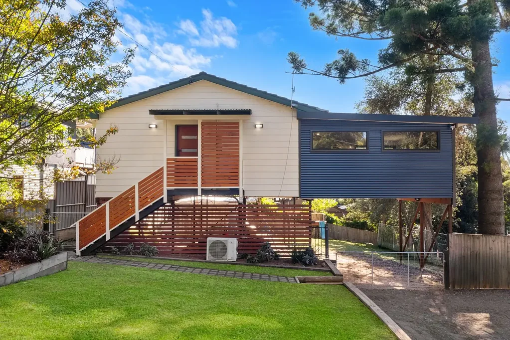 Bowen Mountain 3બેડરૂમ Charming home with treetop views