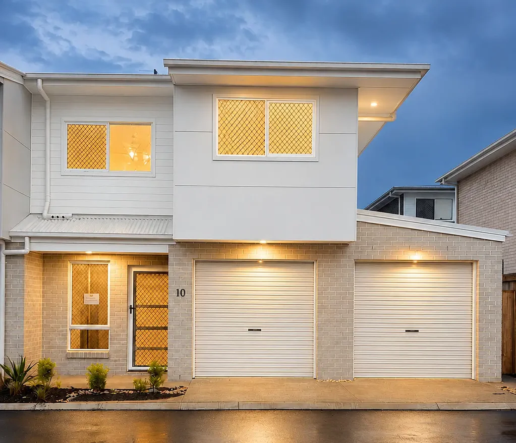 ***BRAND NEW*** 2 WEEKS FREE RENT*-4 BEDROOM TOWNHOUSE AVAILABLE NOW