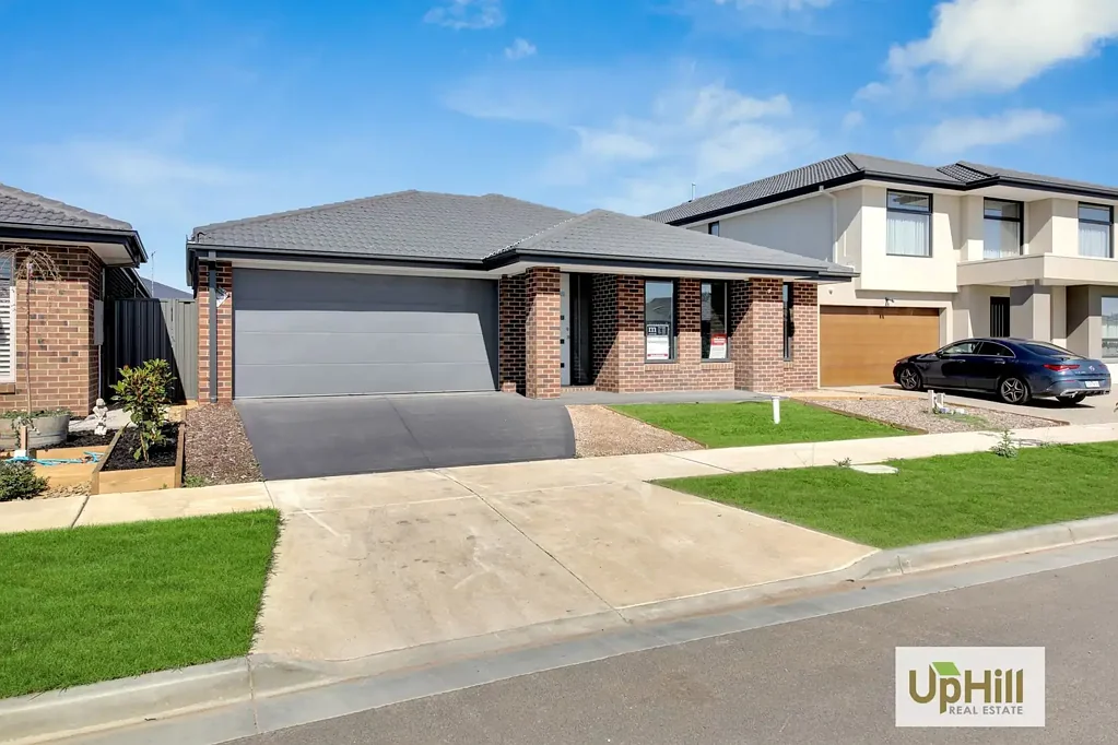 Clyde 4房  Brand New 4 Bed and 3 Living on 450m2 in Evergreen