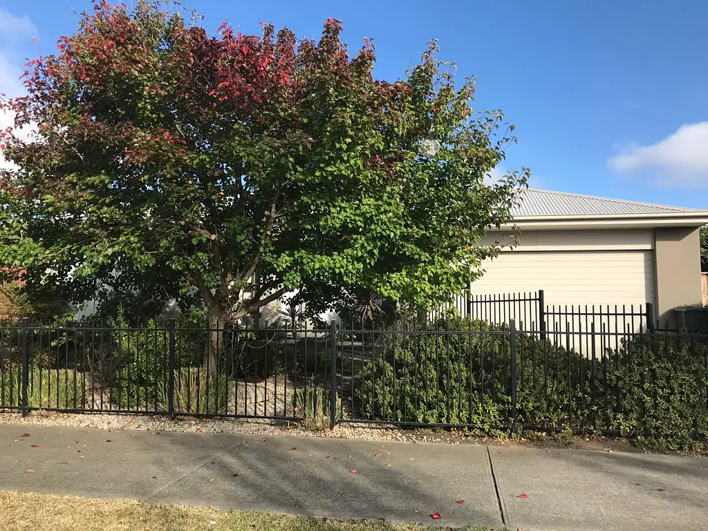 Parkside Perfection: Large Family Home with Garden Maintenance Included