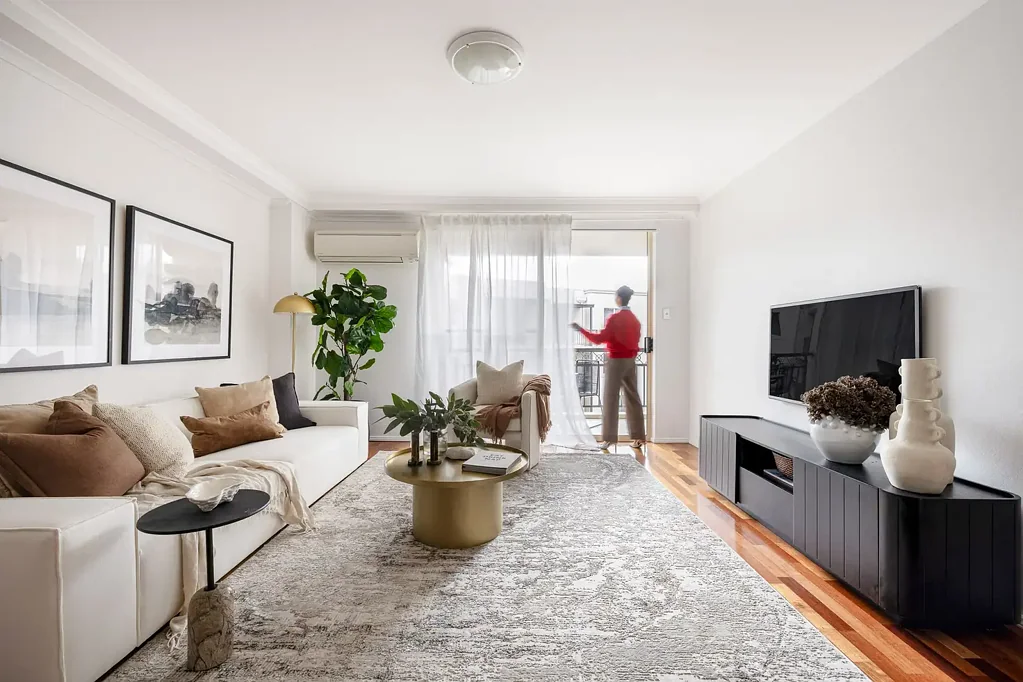 Balmain 2 Bedroom Apartment with resort-style living on White Bay