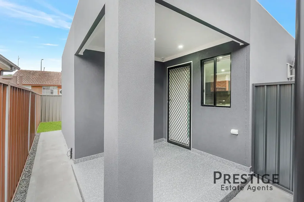 Modern & Stylish Granny Flat in the Heart of Fairfield West !