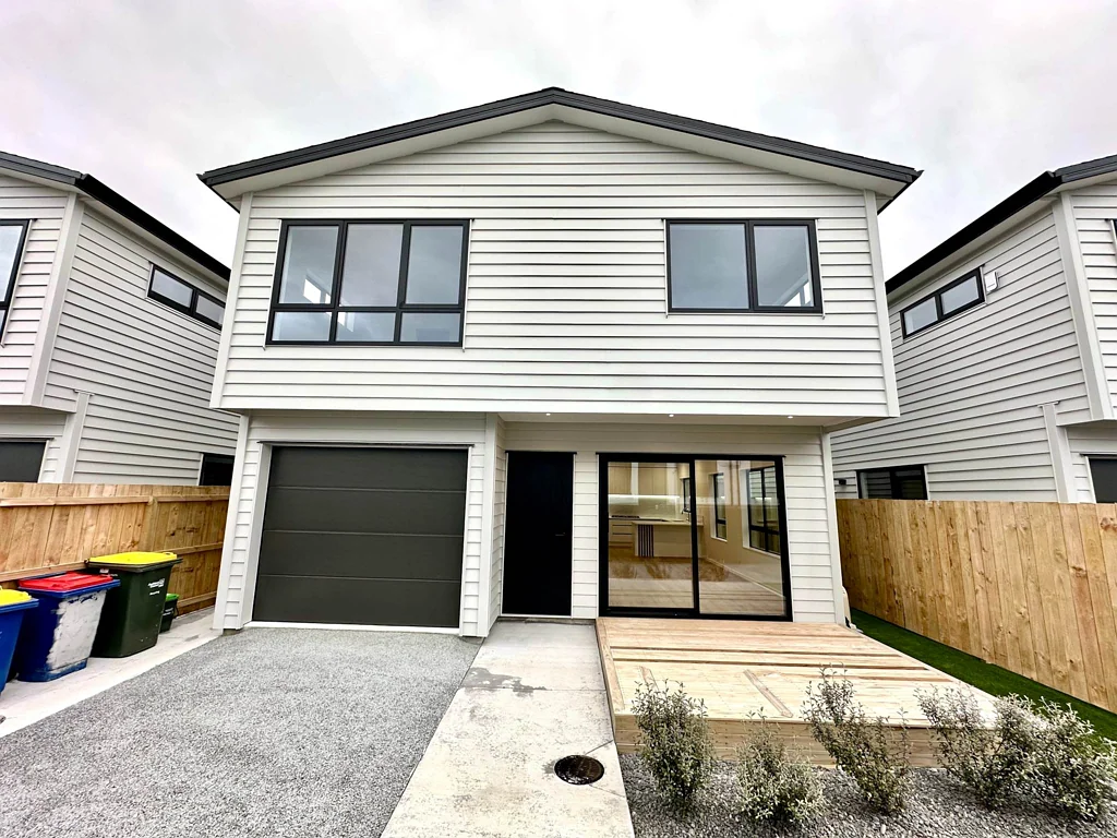 Brand new 4 bedrooms house in Massey
