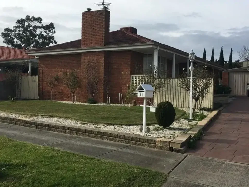 Warmth, Space and Family Charm in a Prime Location!