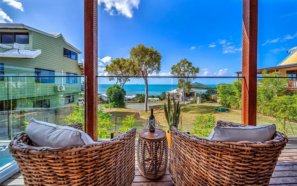 Hideaway Bay 1ਬੈੱਡਰੂਮ UNDER CONTRACT by Fiona Donnellan - Coastal Ocean View Bliss In Hideaway Bay
