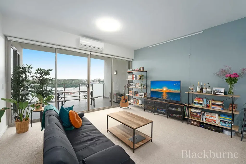 FULLY FURNISHED NORTH FACING BALCONY