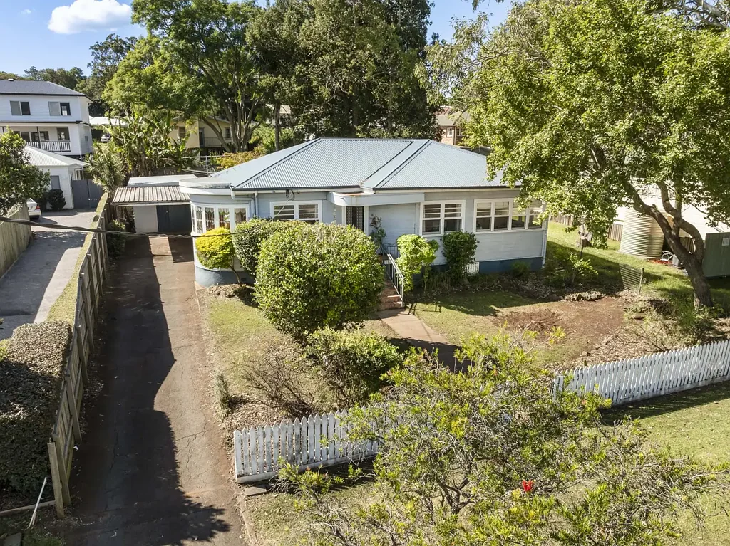 Traditional Home In Mount Lofty!