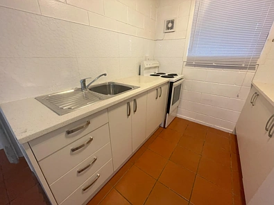 A Hidden Gem with Communal Pool - Epsom