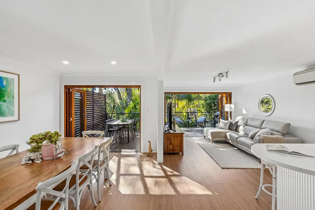 Naremburn 4ਬੈੱਡਰੂਮ Renovated freestanding home with scenic lush outlooks
