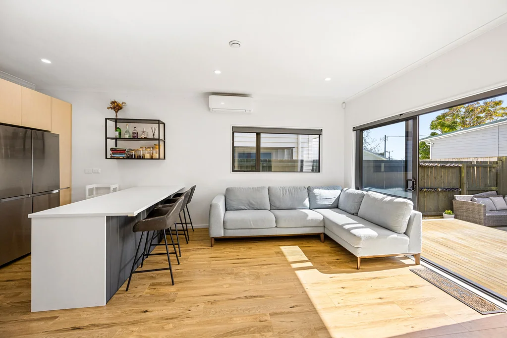 Glen Eden 3房  Light, Bright, Warm & Modern