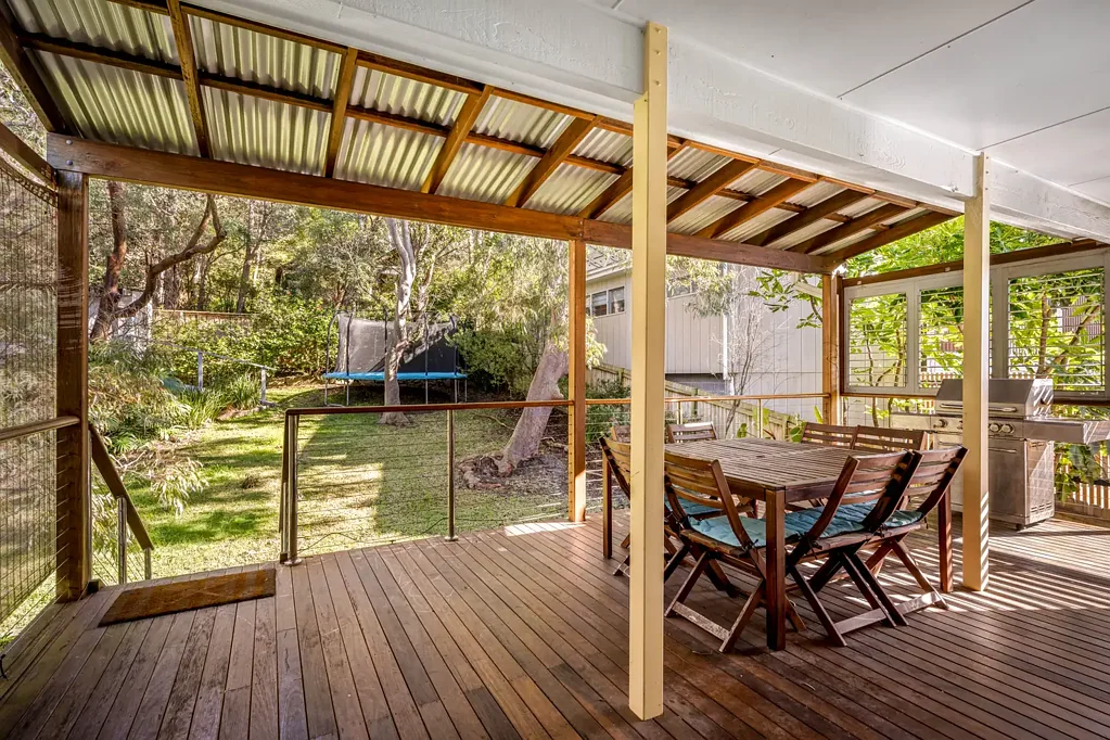 Spacious Three Level Coastal Retreat - Ideal for Flexible Family Living