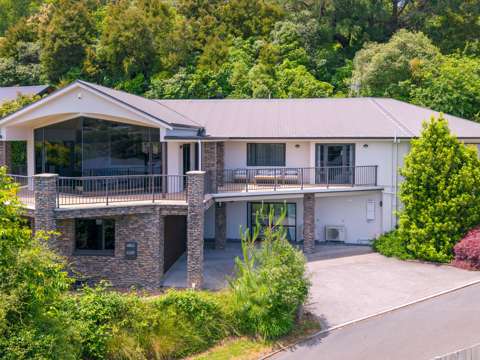 Rangatira Park 5房  This property has it all!