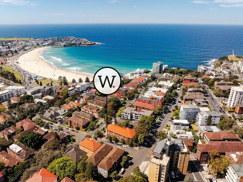 Bondi Beach 2Moenga Character-filled Art Deco coastal sanctuary with sweeping views
