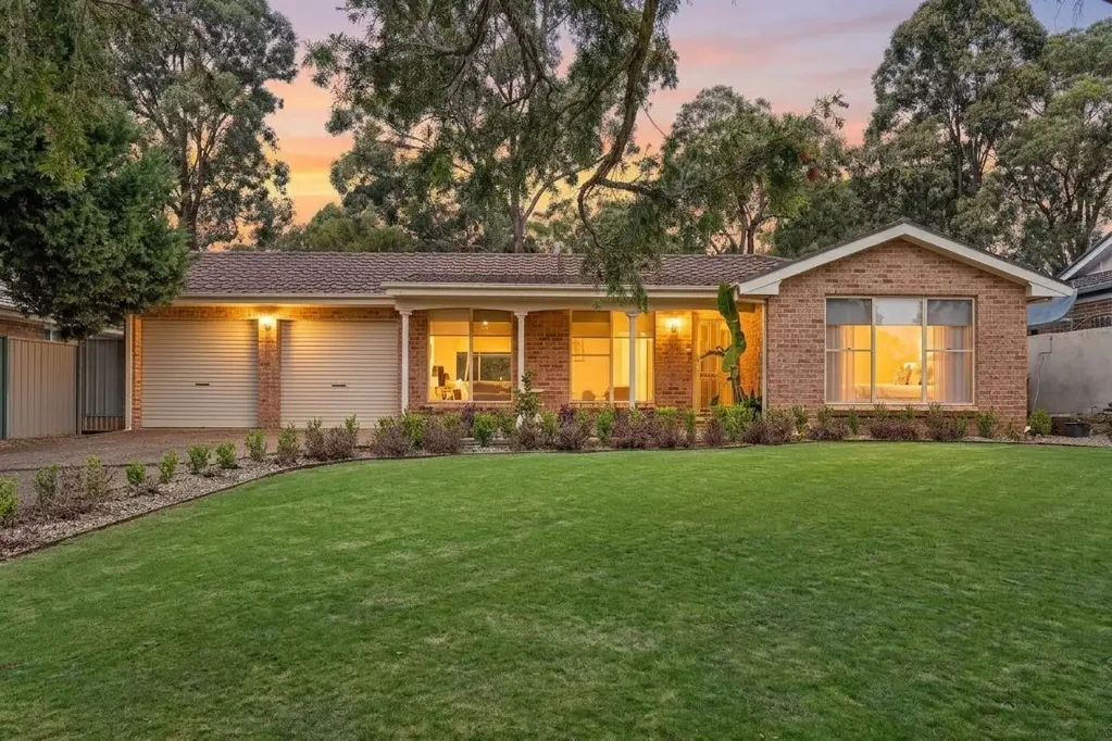 Glenmore Park 3ਬੈੱਡਰੂਮ UNBEATABLE LOCATION, PRIME VERSATILITY & ENDLESS POTENTIAL IN GLENMORE PARK