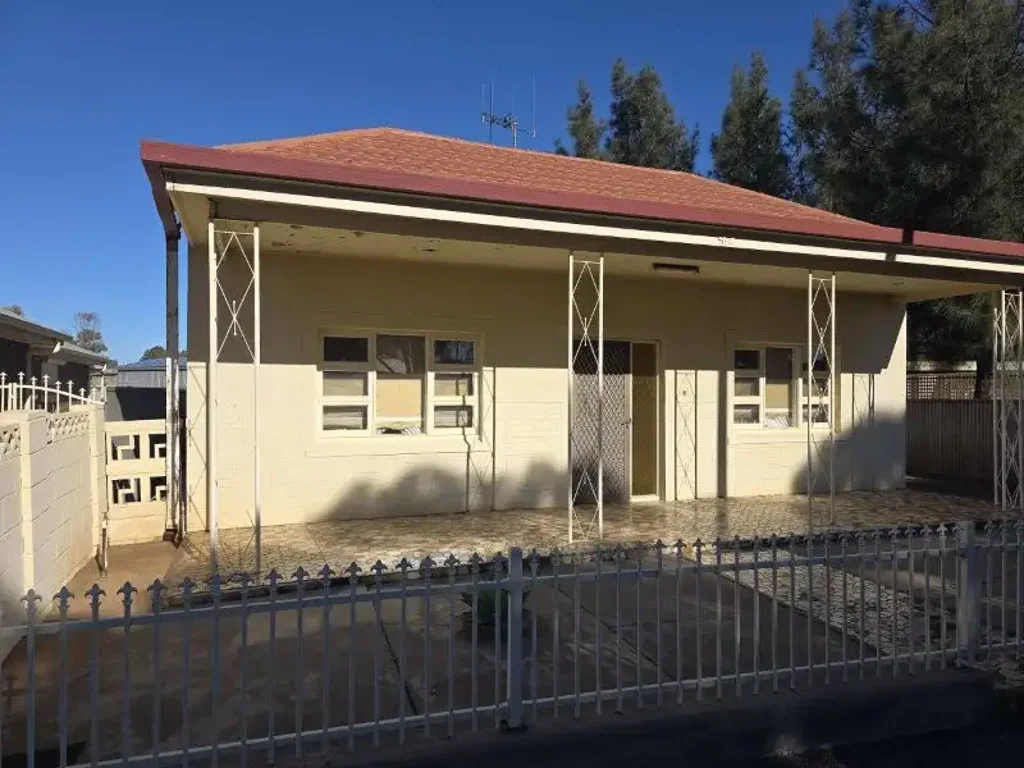 CLOSE TO CITY CENTRE
