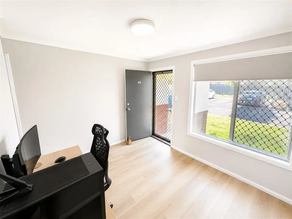 Freshly Renovated Townhouse - Amazing Location, Walk to Westfield Carindale