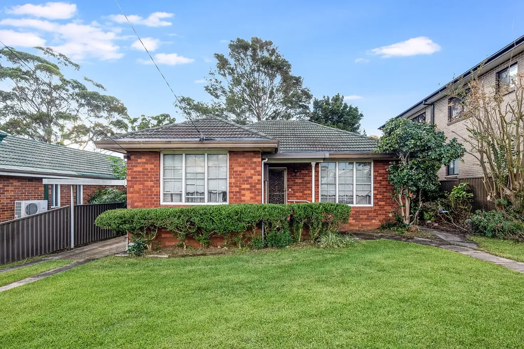 10 Moller Avenue, Birrong, NSW 2143