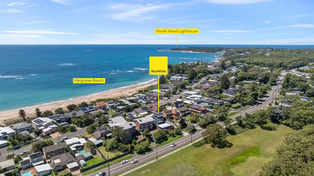 LOCATION & OCEAN VIEWS - 300m WALK TO HARGRAVES BEACH