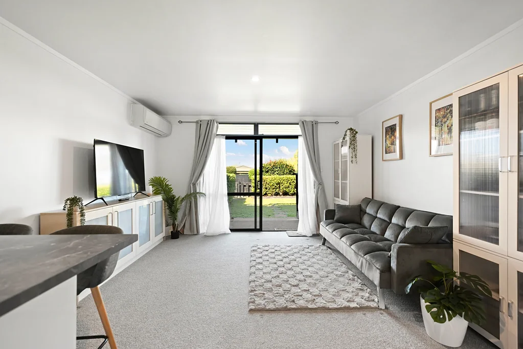 Cambridge 2ਬੈੱਡਰੂਮ Small Home. Big Opportunity.