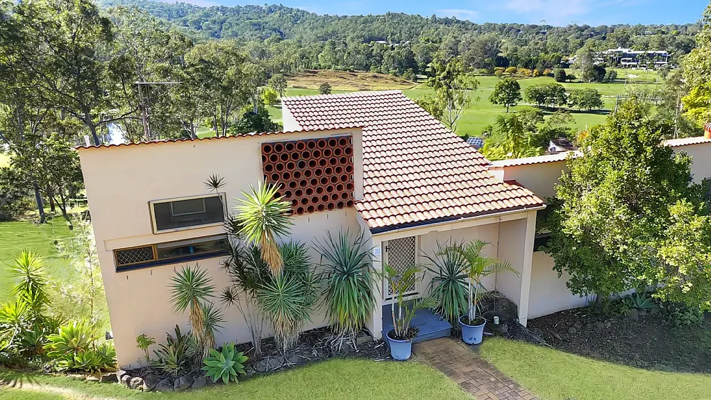 Kooralbyn 2 Slaapkamer Renovated Villa in a highly sought after complex