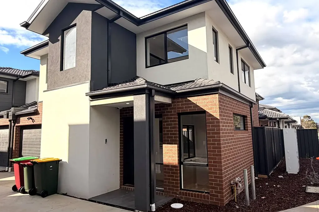 BRAND NEW 2 BEDROOM PLUS STUDY TOWNHOUSE IN HALLAM!