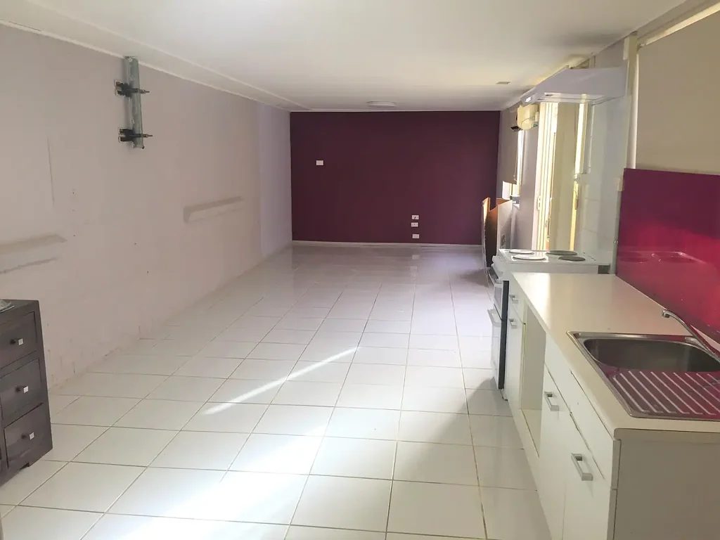 Massive Living Area and Close to Transport ! Available NOW !!