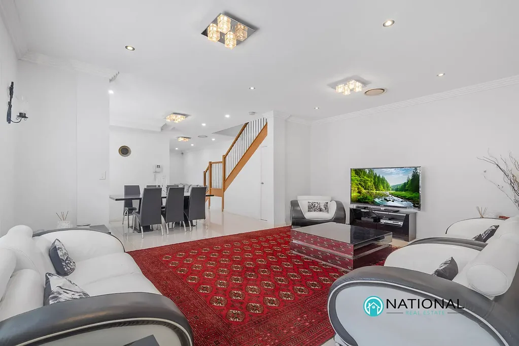Guildford 5Kwarto Modern Family Duplex in a Prime Location