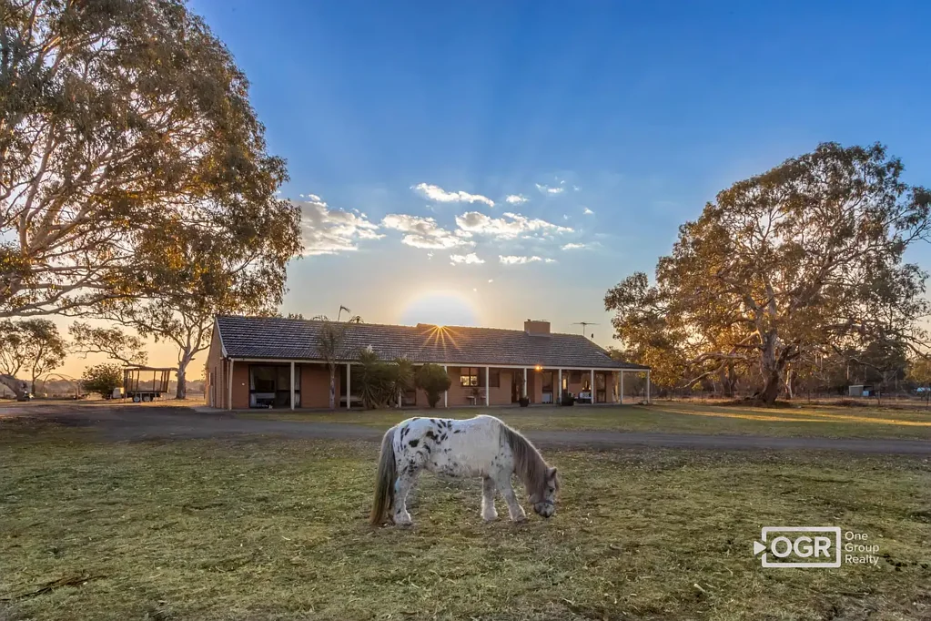 Mernda 4 Bedroom A Rare Lifestyle Opportunity on 20 Acres in Thriving Mernda