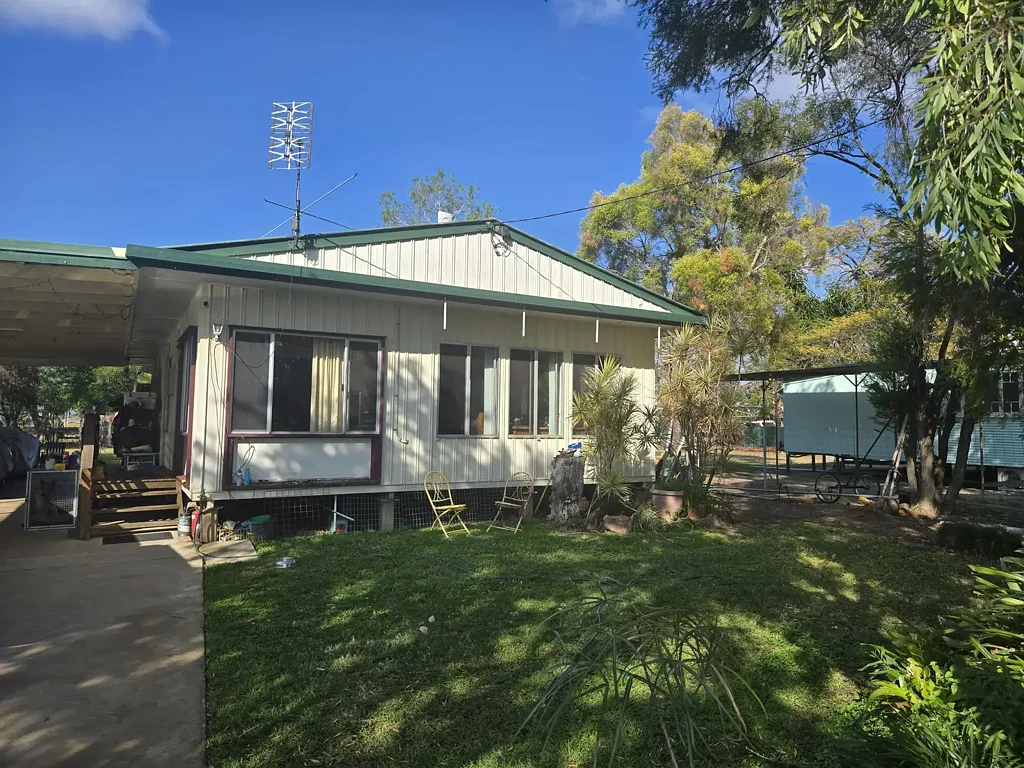 Baralaba 3 Slaapkamer Tidy Three-Bedroom with good Investment Potential