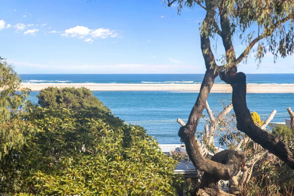 Inverloch 3 Bedroom Ocean Views in Prime Inverloch Location