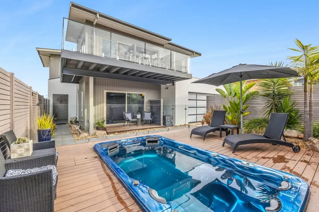 Torquay 4chambre CONTEMPORARY COASTAL LIVING IN THE HEART OF OLD TORQUAY!!