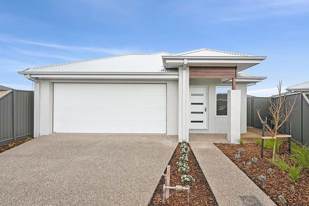 32 Sparrowhawk Avenue, Lara, VIC 3212