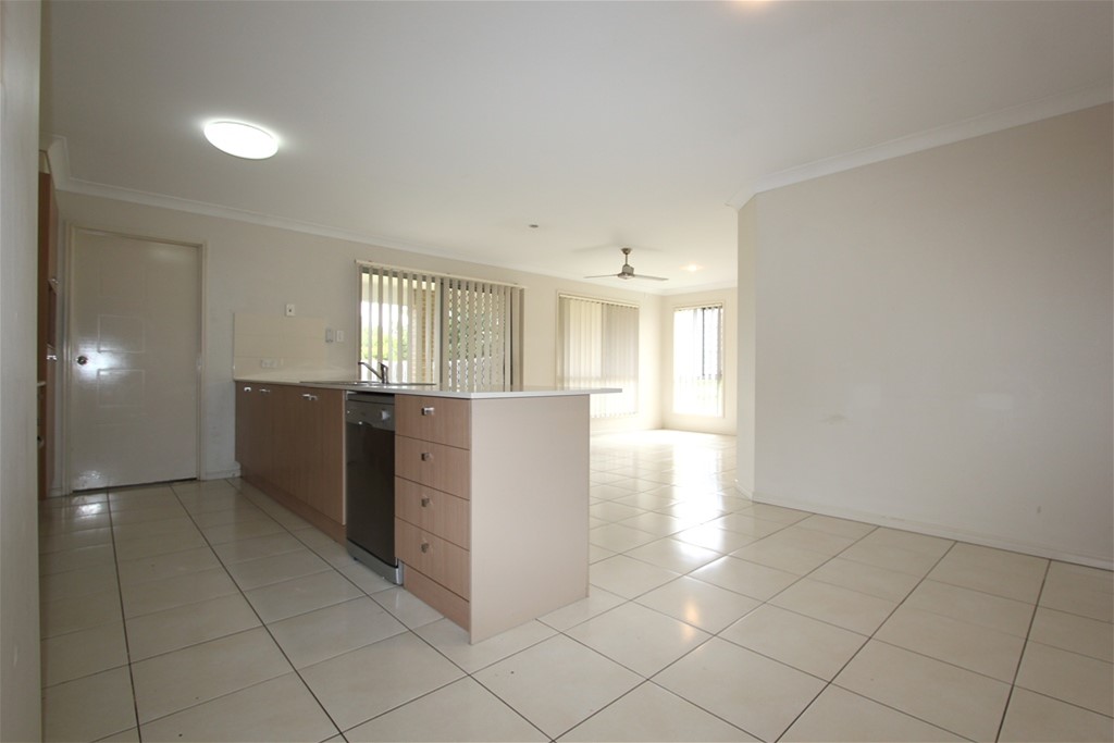 15 BASINGHALL PL, BERRINBA QLD 4117, 0 habitaciones, 0 baños, House