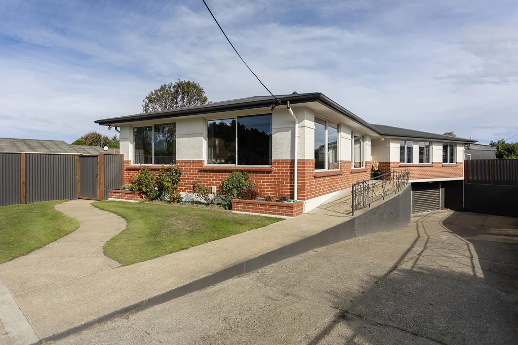 Oamaru 4कमरा SPACE, GARAGING & POTENTIAL