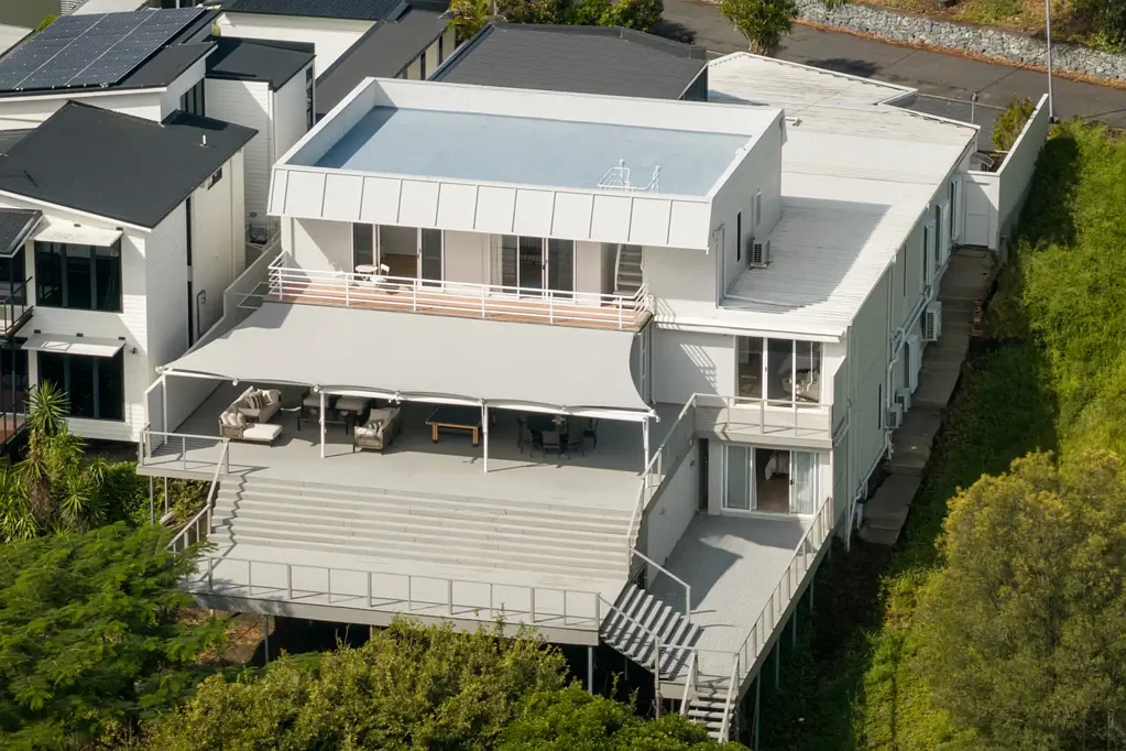 Hamilton 5房 山顶壮丽视野 1135sqm双地块 罕见室内篮球场 精致屋顶露台 Bosch厨房设计 五卧三卫 主卧奢华套间 步行学园 社区静谧安全 Architectural Family Entertainer with Indoor Basketball Court