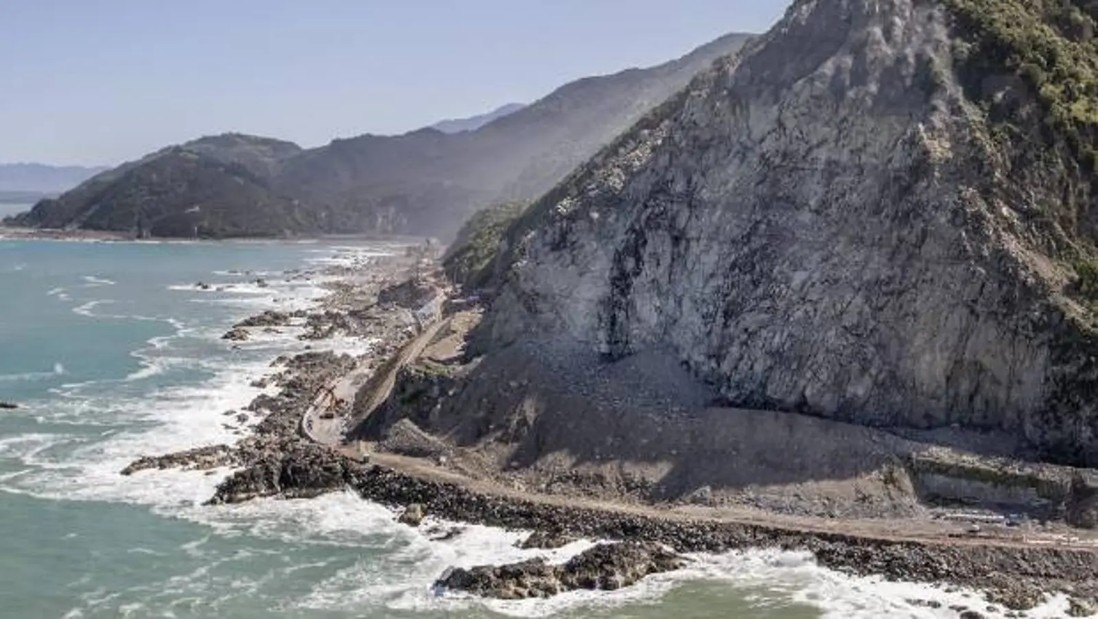 新西兰南岛凯库拉大地震一周年：旅游业遭重创，SH1公路年底通车