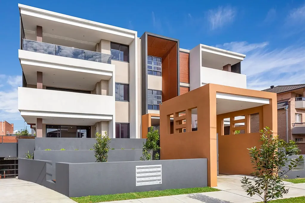 Top  Level, Well Presented One Bedroom Apartment