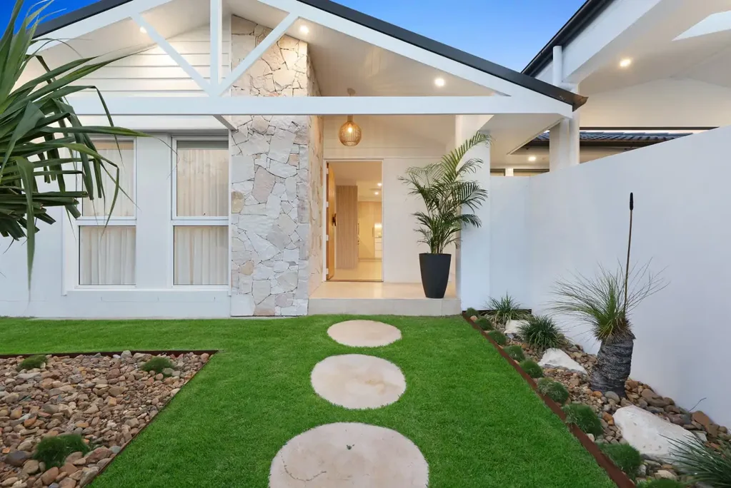 Varsity Lakes 4બેડરૂમ Turn-Key Renovated Masterpiece with Resort-Style Entertaining