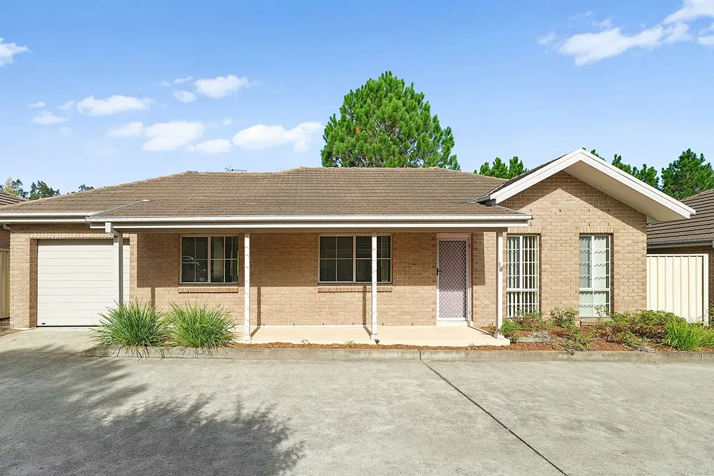 Raymond Terrace 2 Slaapkamer FREESTANDING, SPACIOUS, LOW MAINTENANCE!