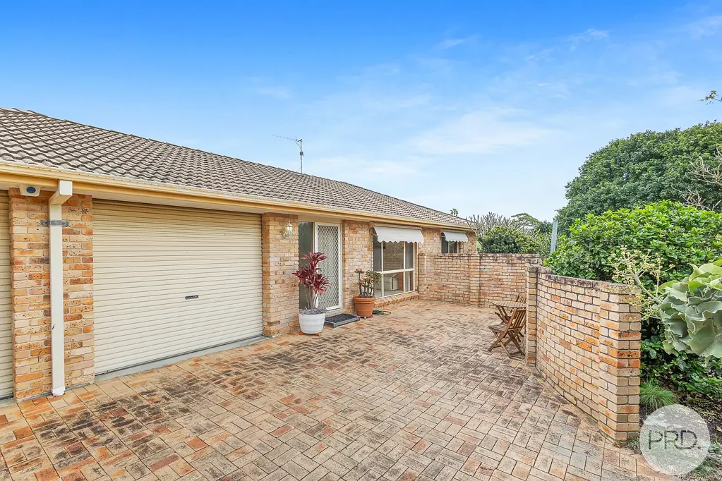 Tidy Duplex with Great Yard!