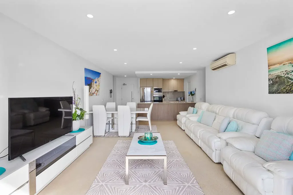 Hope Island 2房  Luxury Resort Living at Azzura Greens!
