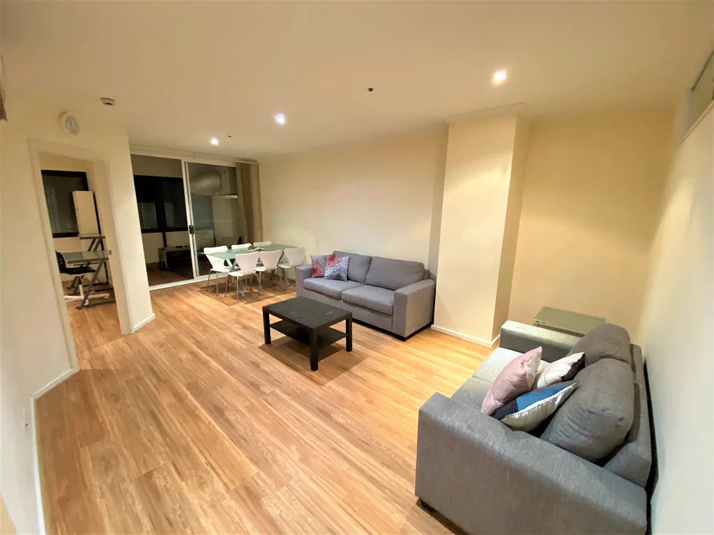 SPACIOUS FURNISHED APARTMENT IN A WONDERFUL LOCATION!