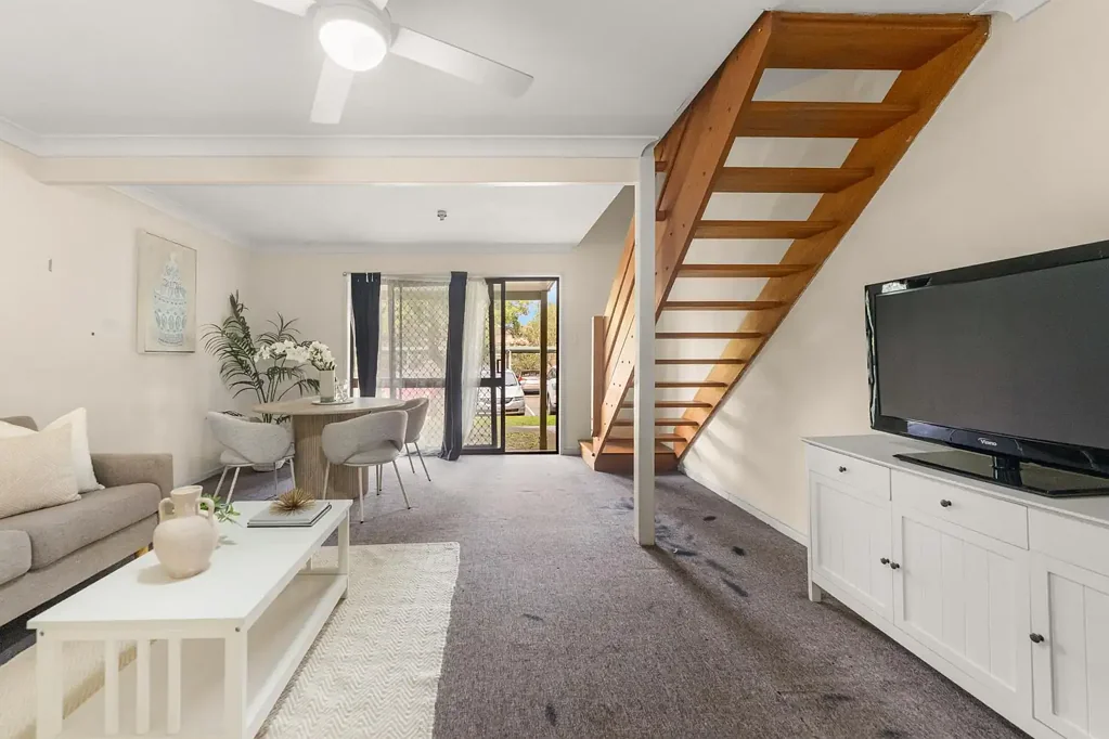 Woodridge 2Kwarto OWNER SAYS SELL - VACANT & READY TO GO!