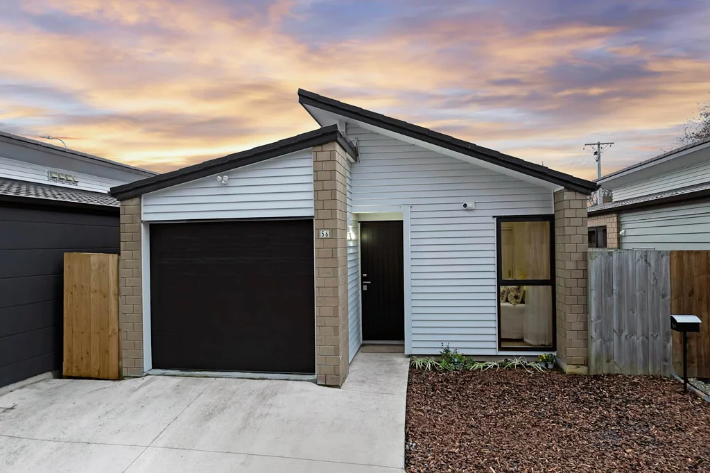 Papakura 3chambre MODERN FREEHOLD STANDALONE HOME