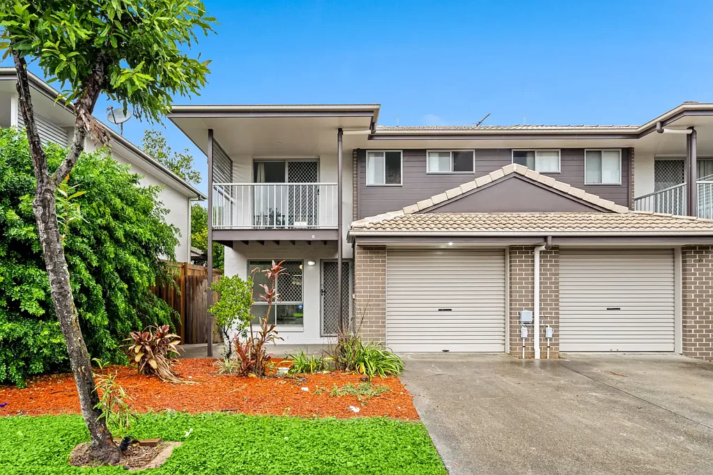 Ellen Grove 3ห้องนอน Modern Townhouse Living in a Convenient Location