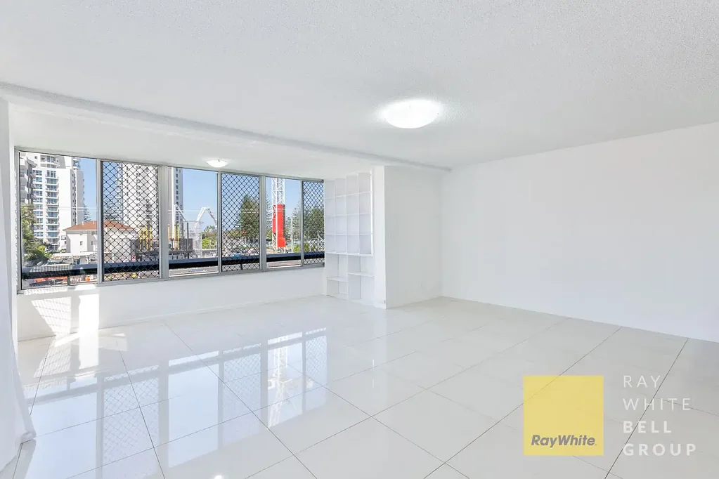 Spacious Beachside Apartment in the Heart of Broadbeach