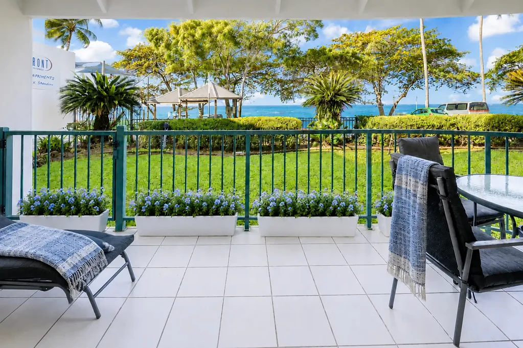 Trinity Beach 2Habitaciones Ground Floor Beachfront Living | Holiday Escape | Investment Opportunity