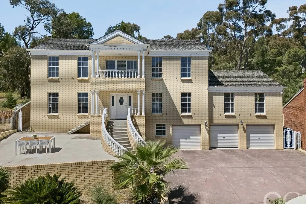 Urrbrae 5ਬੈੱਡਰੂਮ Open the Door to Spectacular Panoramic City, Sunset & Coastal Views